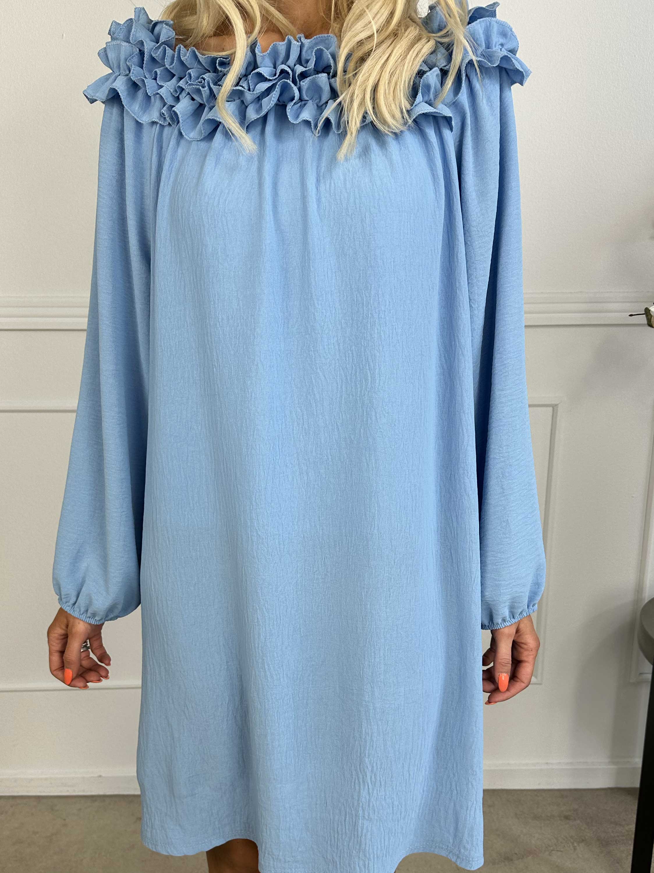 Chili Dress - Kjole med lange ærmer og flæser i udskæringen